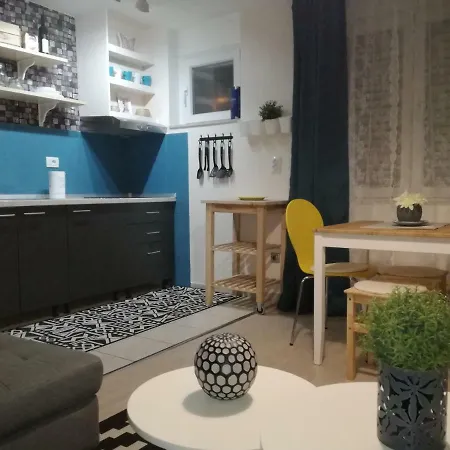 Life Is Good Apartment Split